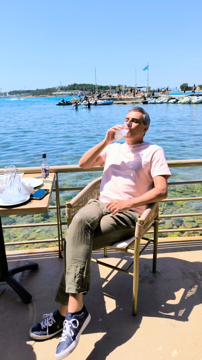 Urge allentare la tensione per le notizie che arrivano dall'Italia in attesa di Milan-Juve.
#vouliagmeni