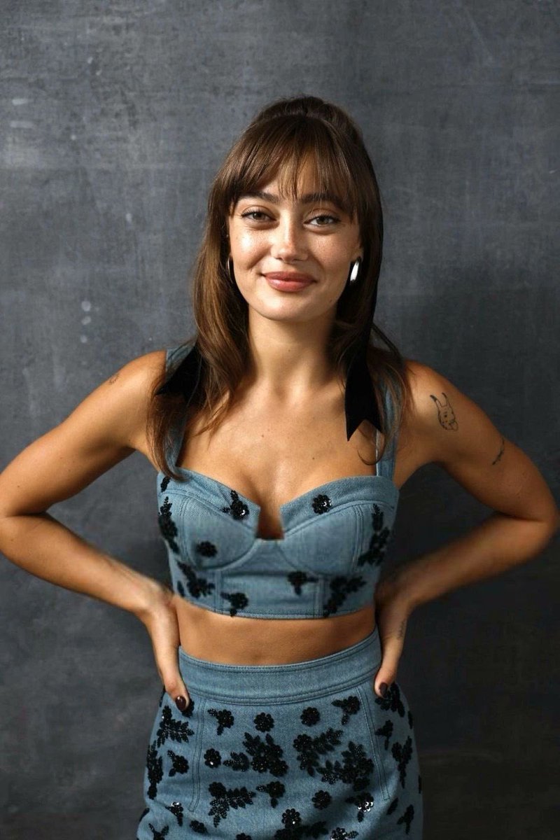 Ella Purnell Pics tweet media