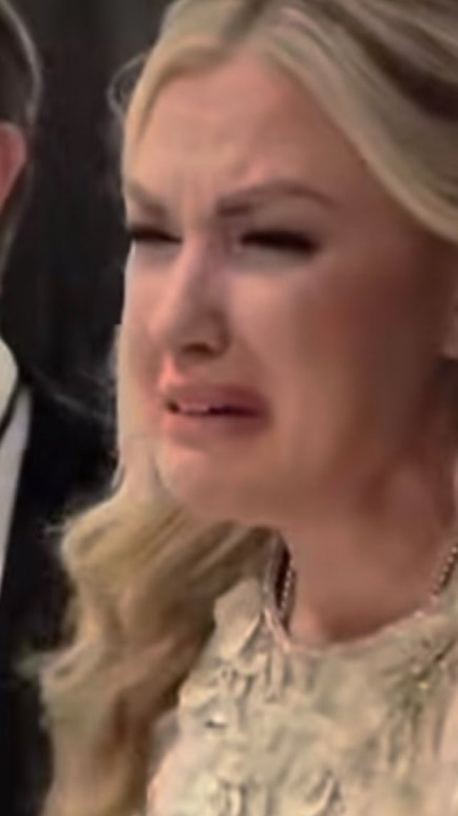 Grace Hot Mics tweet media