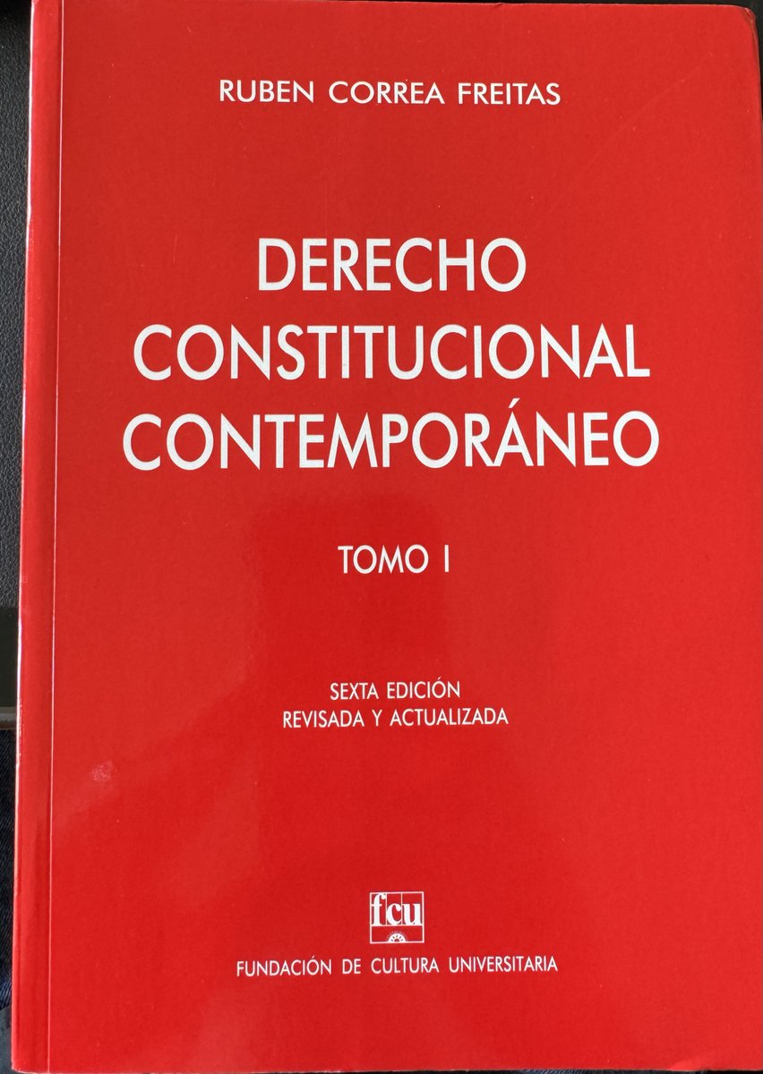 andrew_scott_c's tweet photo. Sostener que una ley interpretativa sobre la nacionalidad podría ser "dejada sin efecto" es incorrecto. En Uruguay, la Suprema Corte de Justicia no anula leyes con efectos generales: resuelve caso a caso y solo respecto de quien acredite un interés directo, personal y legítimo. En este escenario, no se advierte quién podría invocarlo. Aun ante un fallo adverso, la norma seguiría vigente y sin efectos generales. Y la Corte Electoral carece de competencia en la materia. No estamos frente a un obstáculo jurídico real, sino ante una lectura equivocada del sistema. Señalarlo no es retórica: es, sencillamente, explicar cómo funciona el derecho.

¿Vas a rajarte nomás y admitir que tenemos razón? La presidencia, la academia, los funcionarios. Estás re perdido y equivocado.

#nacionalidad #uruguay #pasaportes #inddhh @OrsiYamandu @CosseCarolina @CNegro7 @MinLubetkinUy @Juan_Mondelli @Refugees @APochak @JoseLCaballero @IACHumanRights @inddhhuy @Jimenafe @compresidencia @minterioruy @CancilleriaUy @CIDH @SomosTodosUy @fder_oficial @UMderecho @DerechoUCU @DiputadosUY @SenadoUy @PartidoColorado @PNACIONAL @Frente_Amplio @ObservadorUY @elpaisuy