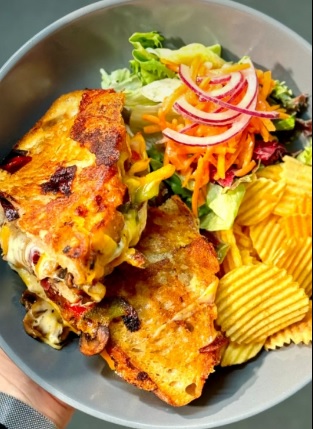 cappuccinosWex's tweet image. Add a splash of colour to your next Wexford lunch date!! 😎😎 #Wexford #Cafe