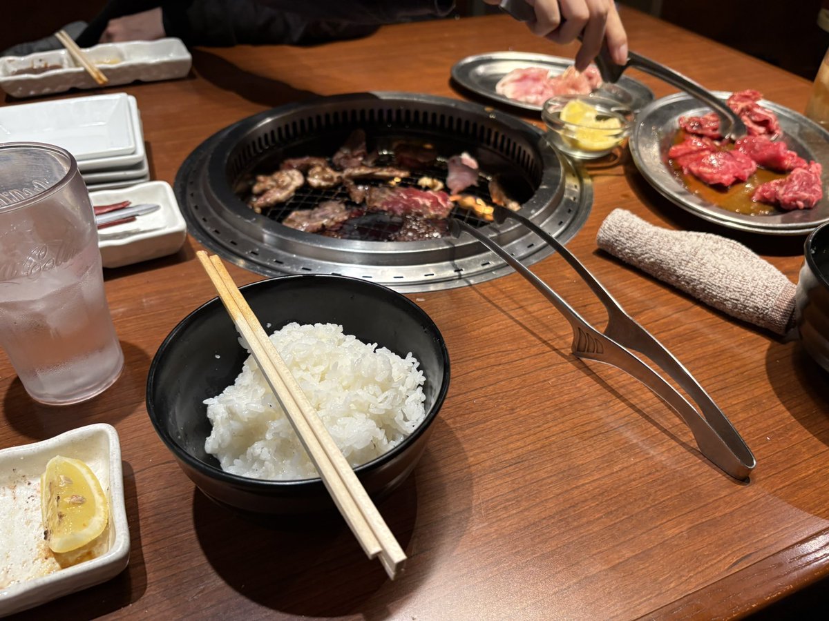 sotsuron_dsc's tweet photo. 焼肉🥩🔥 https://t.co/zt98H5ldSL