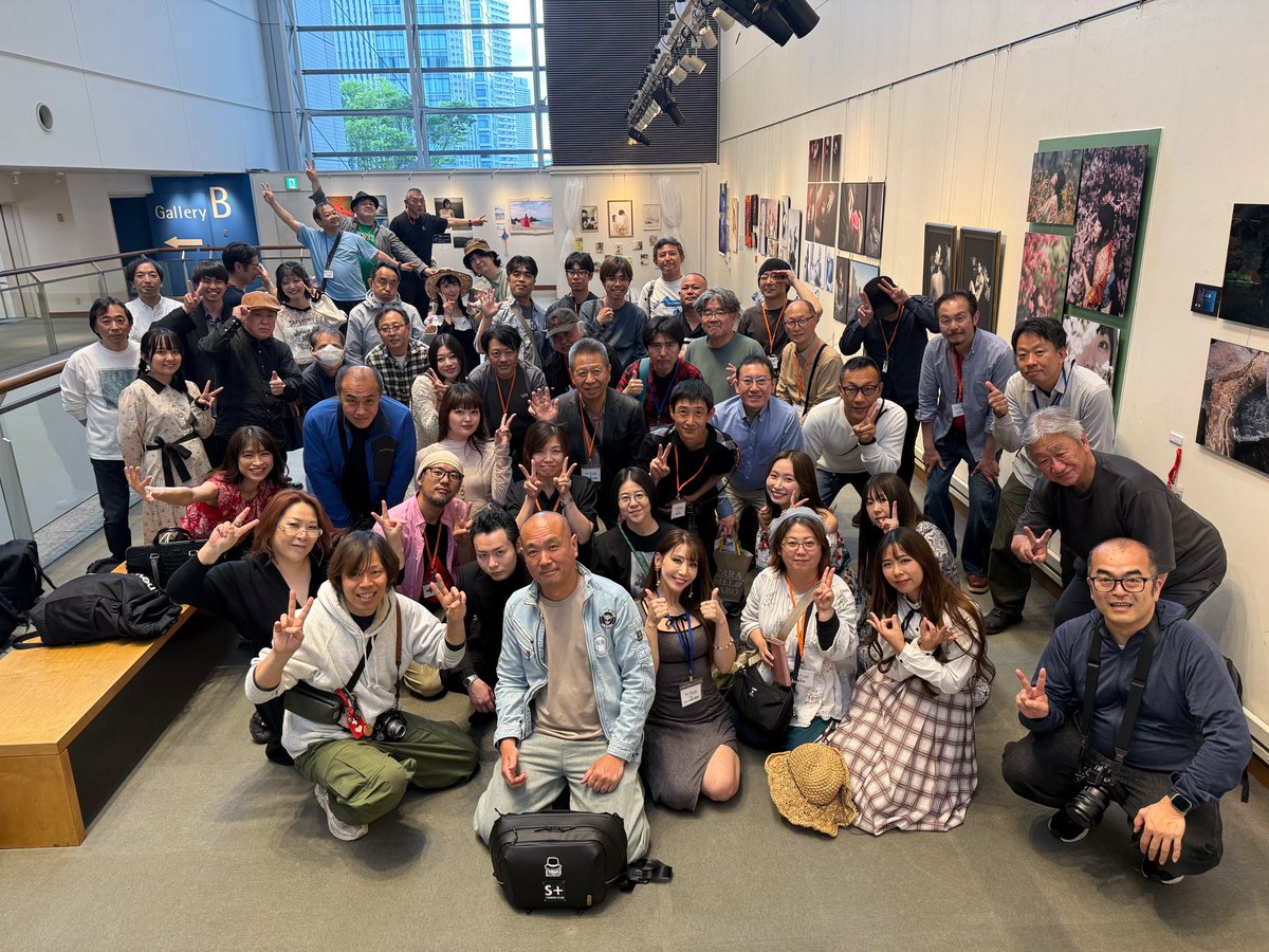dpsjin's tweet photo. TheWorld in Yokohama 2026 終演。

あの空間に立ち会ってくれたすべての人へ、心からありがとう。

写真、表現、出会い。
一つひとつが混ざり合って、ただの展示じゃ終わらない時間になりました。

横浜という街の持つ力も借りながら、
また一つ、面白い景色が生まれたと思っています。

そして、これはまだ途中。

来年、さらに攻めます。
TheWorldは、もっと尖っていく。

出展を考えている人へ。
情報解禁まで、少しだけ待っていてください。

次は、あなたと一緒に作りたいです。

#theworld横浜