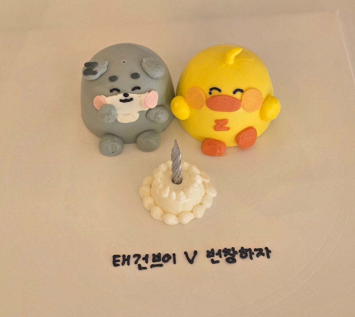 원래 이렇게 딱 붙어있었는데, 슬금슬금 이동한 태닌희ㅠ 다음에는 더 착붙한 케이쿠로 준비해보겠습니닷!!+_+