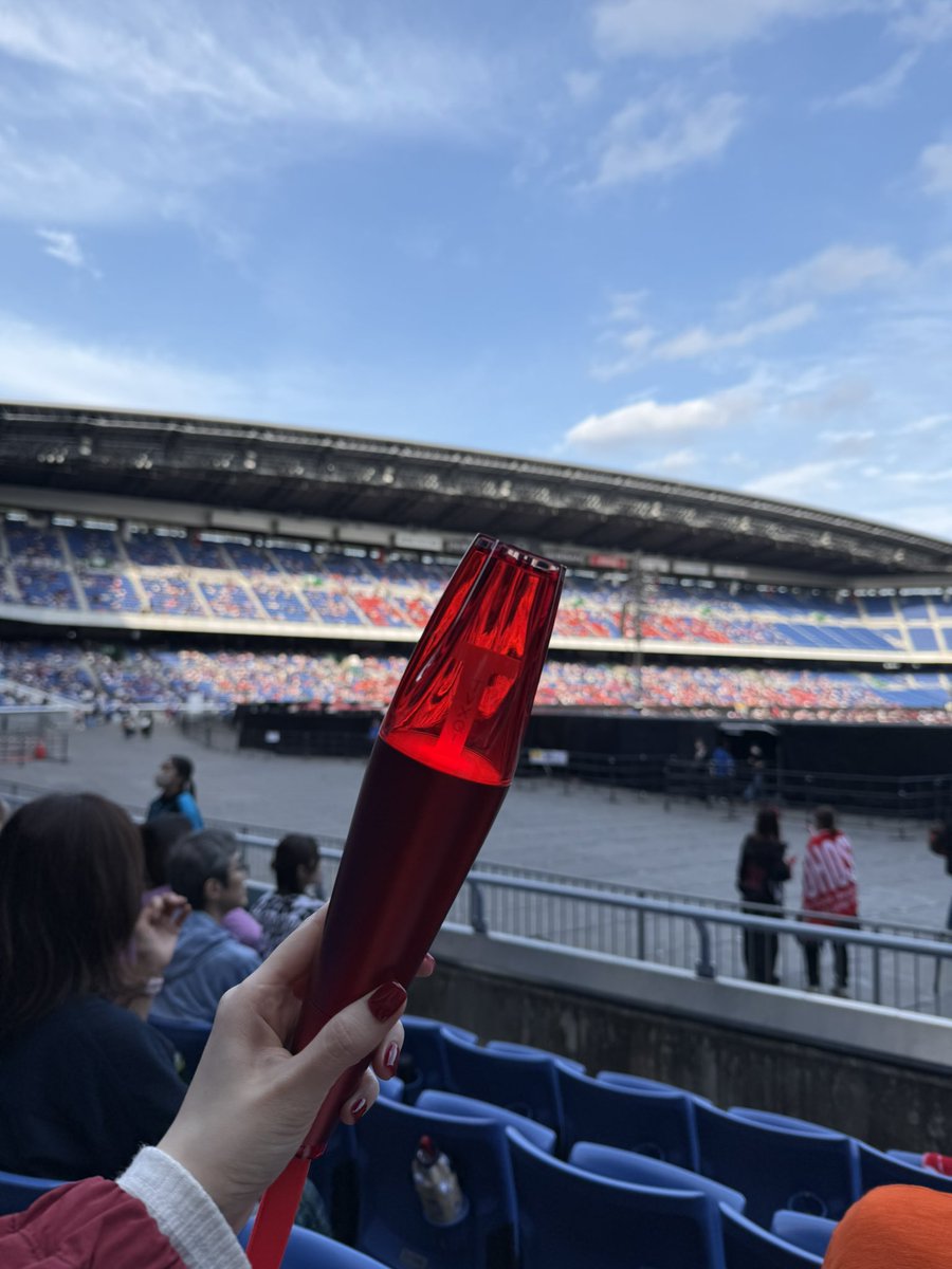 260425 인생 첫 닛산
우측 돌출 앞 명당자리 당첨👍🏻
일본에서 창민이를 이렇게 가까이 본건
처음이라 반가우면서도 왈칵했던 날ㅠㅠ💜