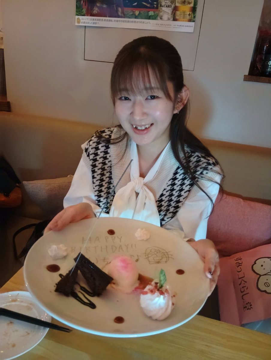 ikuimaipon's tweet photo. 今日はありがとう！！！
めっちゃ楽しかった🥰🥰🥰🥰🥰🥰
お誕生日のお祝いもありがとうー！！

また一緒に飲もうね💓 https://t.co/Uef2udahxl