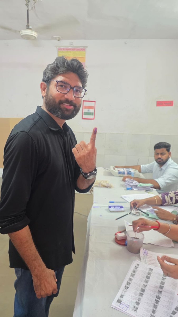 Jignesh Mevani tweet media