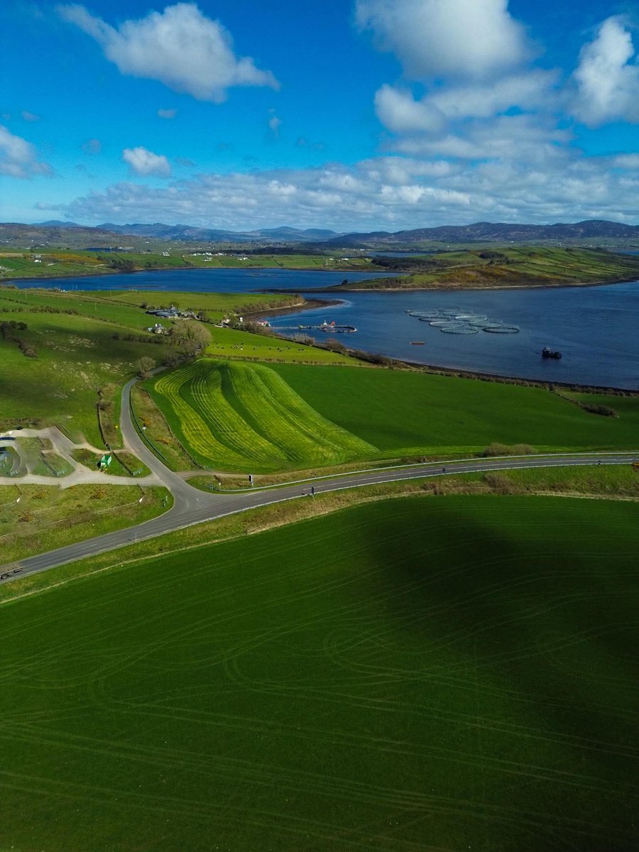 ThisIsIreland3's tweet image. This is Irish scenery in a nutshell 💚

Rolling green fields, mountains, and the sea, just for good measure 🏞️🌊

📍Mulroy Bay, County Donegal 🌱☘️

📸 Asif Shaoor

#Ireland #Donegal #Mulroybay #Green #Scenery #Wildatlanticway