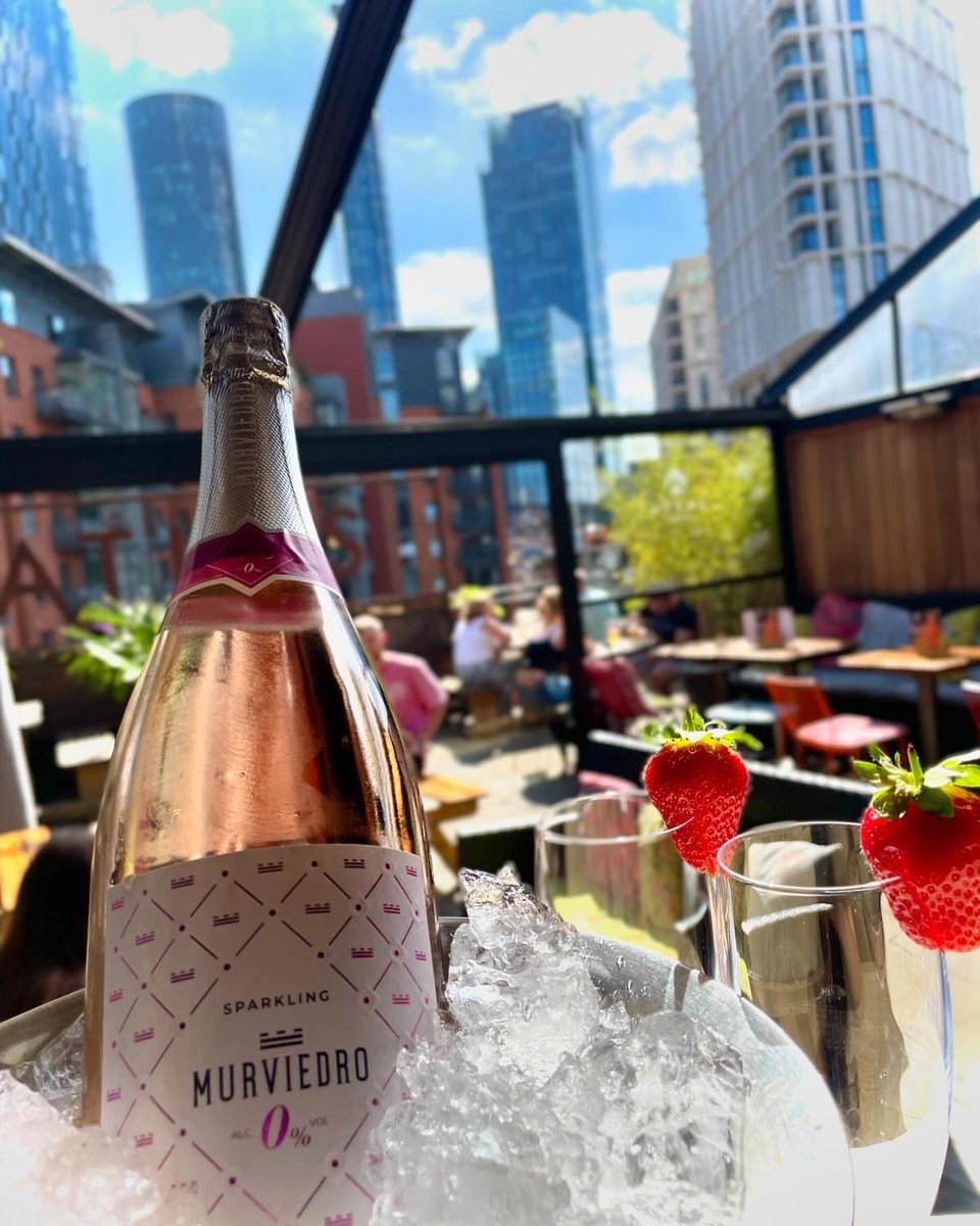 TheAtlasBar's tweet image. Sunday afternoon #drinks #Manchester, and where better than in our #beer garden 🍸🍻🍹🥂❤️ 🐝