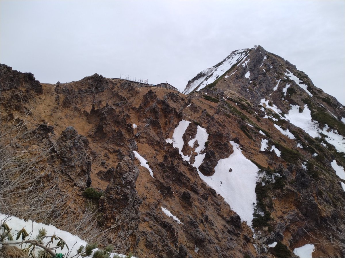 LittleYuji's tweet photo. 八ヶ岳に登って来ました。
少ないですがまだ雪も氷もありました。油断して滑らぬよう気を付けて。
#無事カエル https://t.co/2Qs71pWMHP