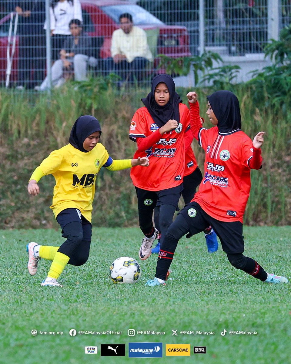 FAM_Malaysia's tweet image. KB Junior Bangi 2-2 Negeri Sembilan FC

⚽️ Aina Amira 33’ Insyirah Mawaddah 41’ 
⚽️ Dania Qisya 30’+2’ Mia Qalesya 54’ (P)

#FAM #HarimauMalaya #LigaPuteriDiv12026