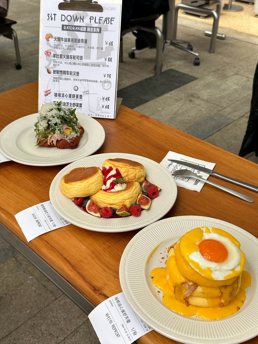 henkel_william's tweet photo. Sunny side up eggs + crispy bacon + fresh salad = today’s quick u0026 cozy brunch! https://t.co/vMZxhykzPa