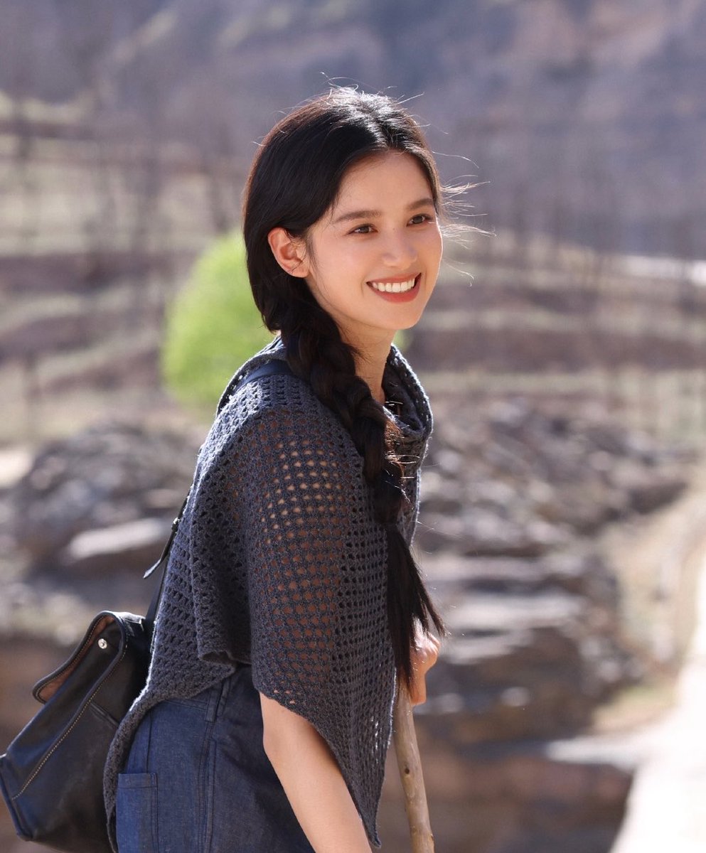 happy jingyi so pretty 💖