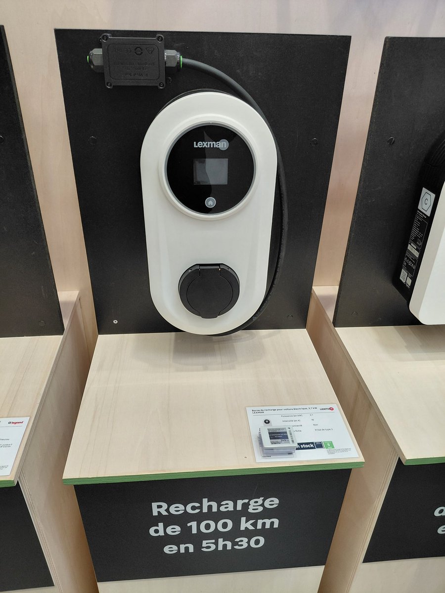 marin2_0's tweet photo. @leroymerlinfr génial cette prise 3.7kw !! Mais pouvez vous rajouter la programmation heure de début heure de fin (simplement sur l'appareil, même pas de smartphone). Et surtout en 3.7kw sinon impossible de l'installer nous-même. Vous allez en vendre comme du petit pain ensuite https://t.co/WxsAvUhwCA