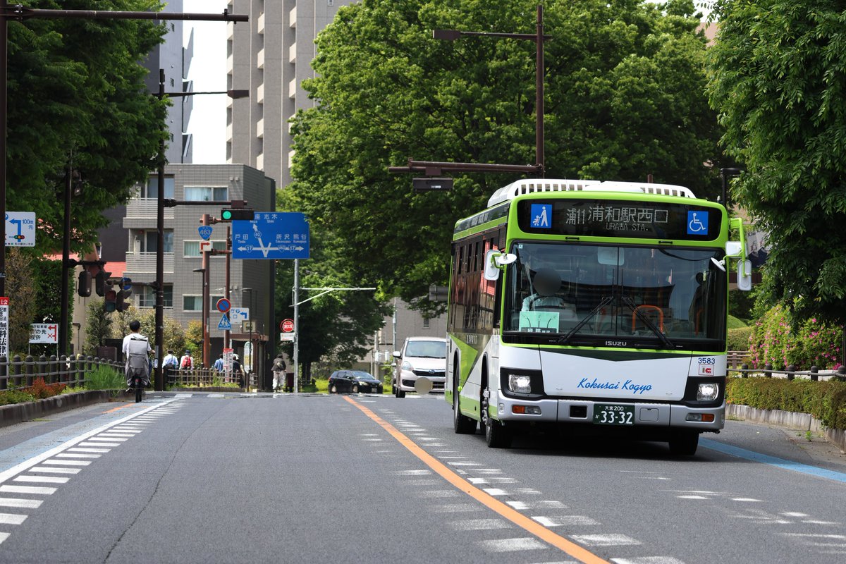 ERGA5221's tweet photo. 国際興業バス　西浦和営業所
3583(2RG-LV290N4)

本日より走り始めた今年度分の新車
新車投入のスパンが短かった事に加え、塗装が変わり驚きです🫨

黒塗装が増え引き締まった印象を感じました https://t.co/3fbVuxQvkV