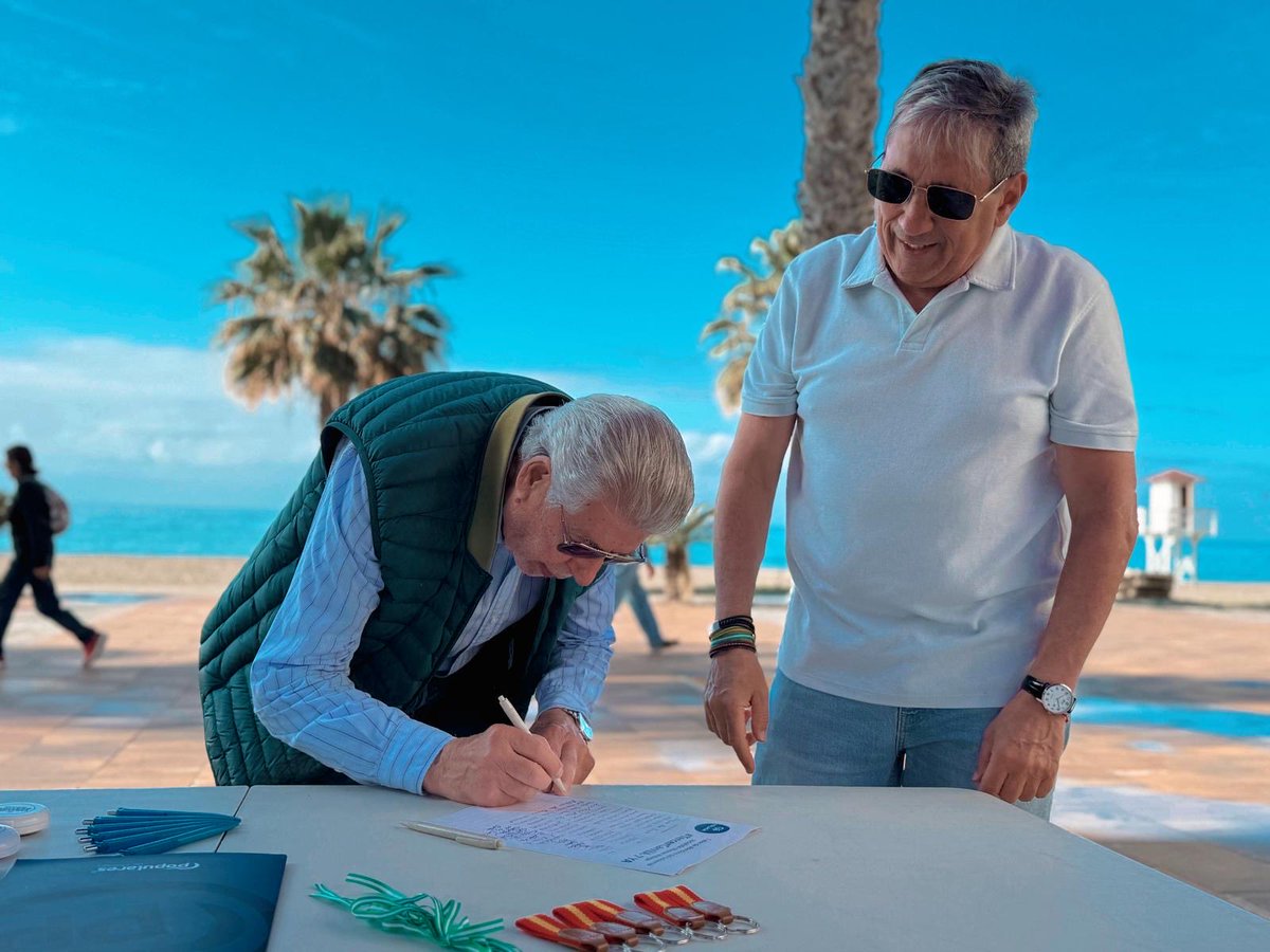 ✍️El #EquipoJuanma sigue en la calle, escuchando las peticiones y preocupaciones de los vecinos y vecinas de #RincónDeLaVictoria.