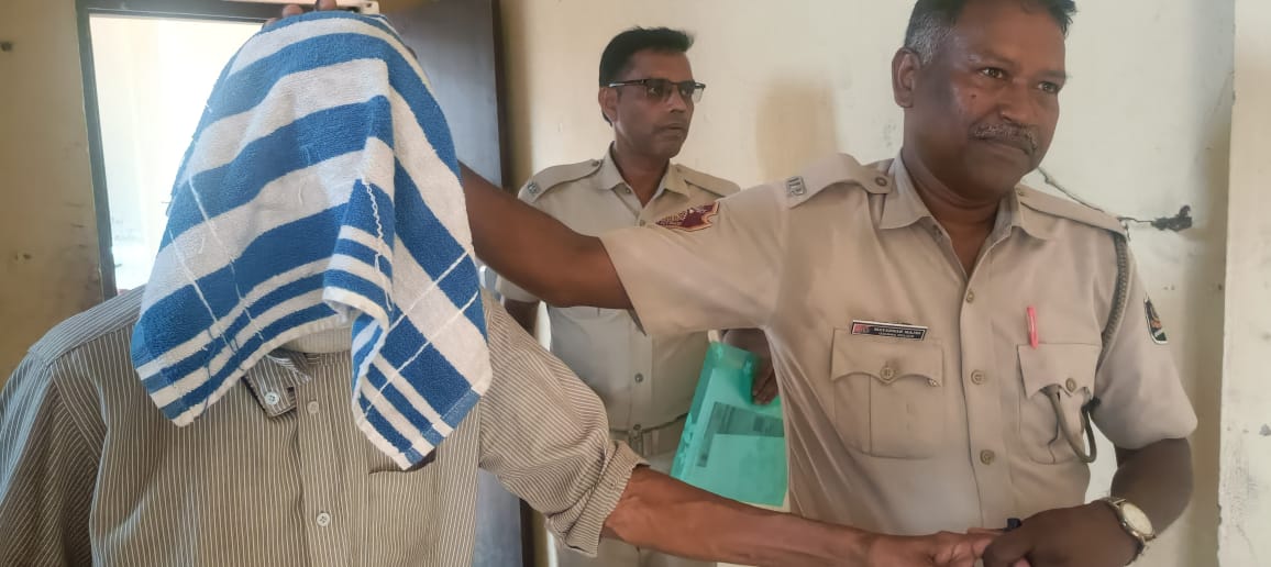 otvnews's tweet image. #Bhubaneswar | MBA student raped in Odisha Capital

A 67-year-old shopkeeper has been arrested for entering a hostel and 'raping' an MBA student in Bhubaneswar. #Odisha