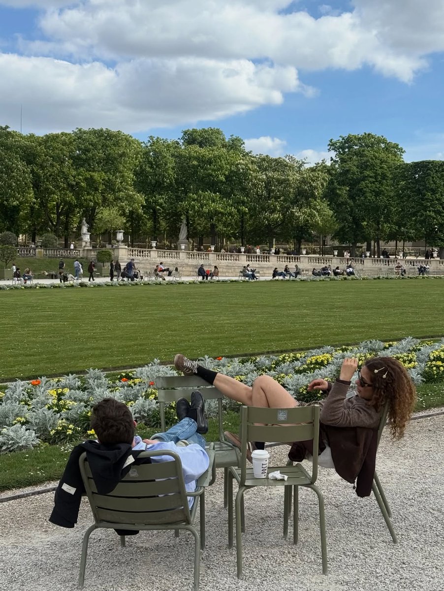 Parisian Aesthetics tweet media