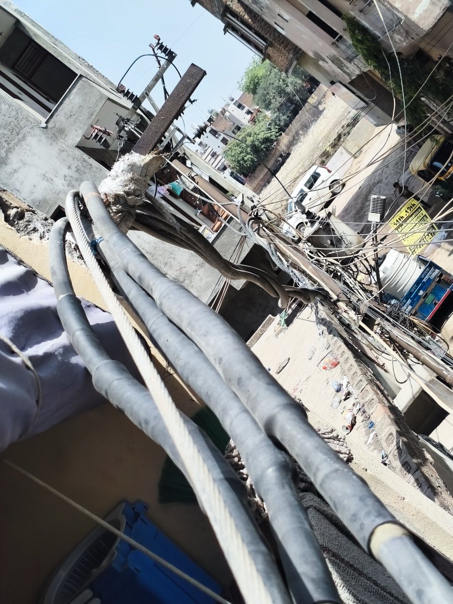 digital_adarsh's tweet photo. @bsesdelhi Hi @bsesdelhi, the 2nd time sparks have occurred from the high-tension wire. Spark solved yesterday. Engineers fixed it but the wires are still hanging openly and its full weight is on my house wall. If any mishap happens, who will be responsible? Please secure it urgently. https://t.co/v8trY3mgt4