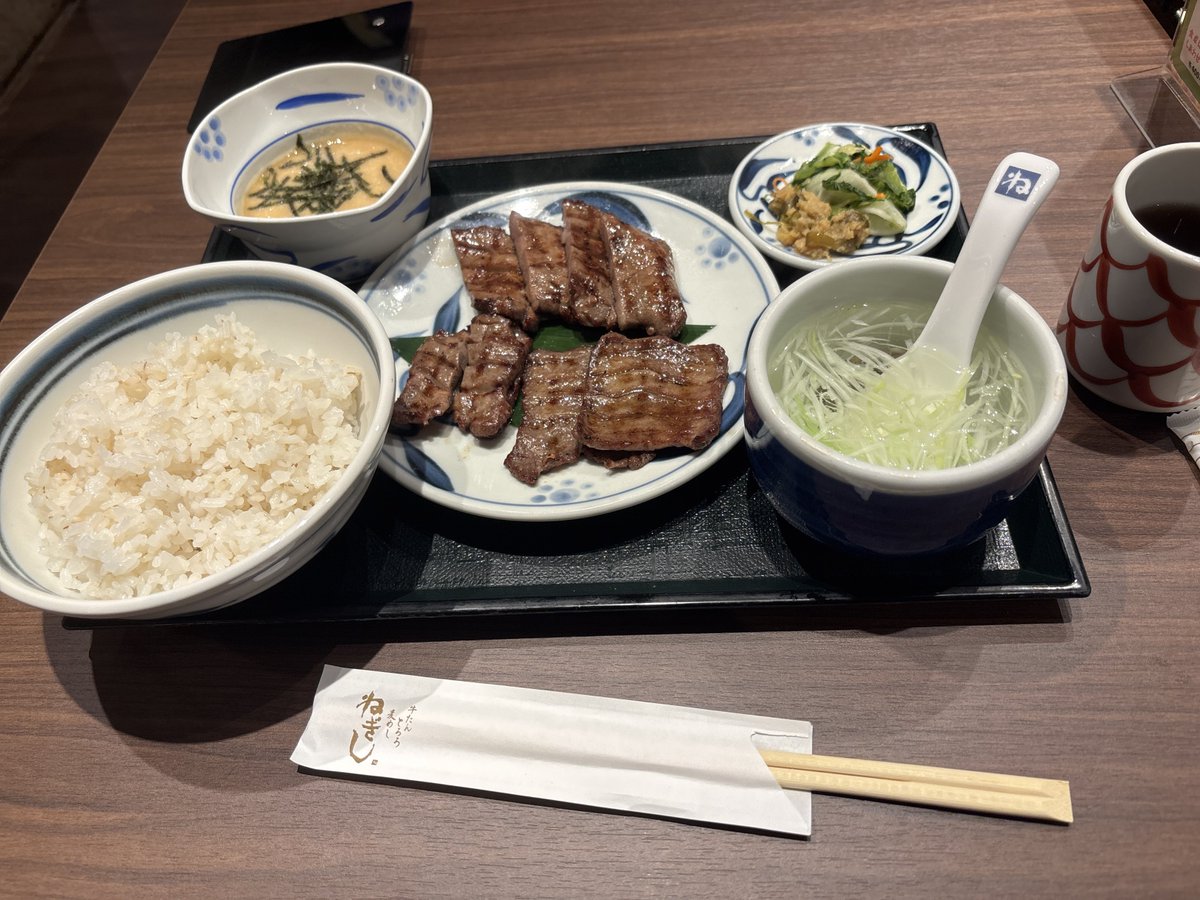 赤坂
観劇
ソワレまでの待ち時間
遅めのランチ

と言えばやはりココっすよね

いただきます。