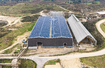 vaielettrico's tweet photo. Anche il #cemento si può produrre con le rinnovabili, il fotovoltaico in questo caso, come dimostra il caso di #Buzzi Unicem. Se si può fare per un #cementificio si può fare per quasi tutto ➡️➡️➡️https://t.co/YBfSiD4Jh0 https://t.co/N1NwuB8Jqh