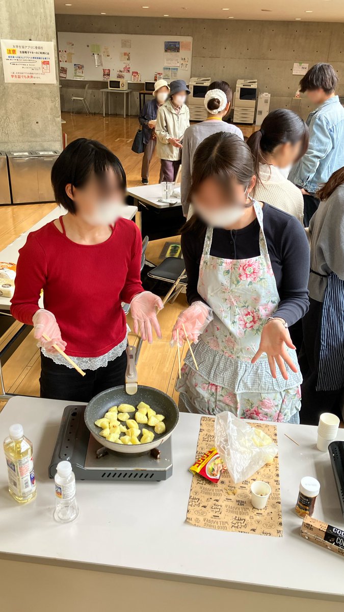 uh_LAN's tweet photo. こんにちは！LANです✨

本日は明石看護キャンパスで行われている欅祭りにて、カリほくポテトの出店をさせていただきました！🌟

たくさんの方にお越しいただき、ありがとうございました！🙌

#兵庫県立大学
#学生災害復興支援団体LAN https://t.co/UYbSxCNJ1Y