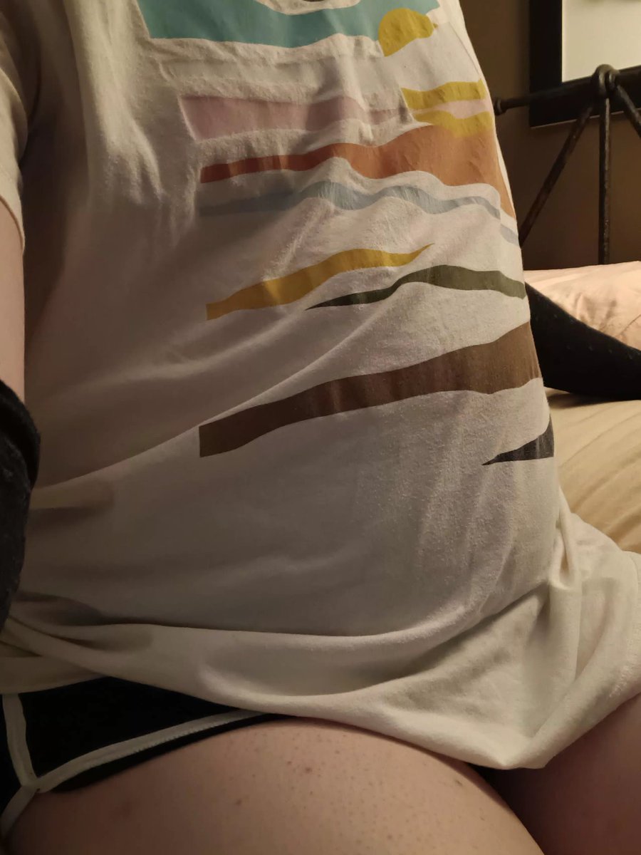 AverageArt2's tweet photo. I zoned out and before I realized, I had stuffed myself silly with ice cream and boyger😋

G-god... my belly is s-so... tiiiight 😵‍💫 https://t.co/O18u1t8SZp