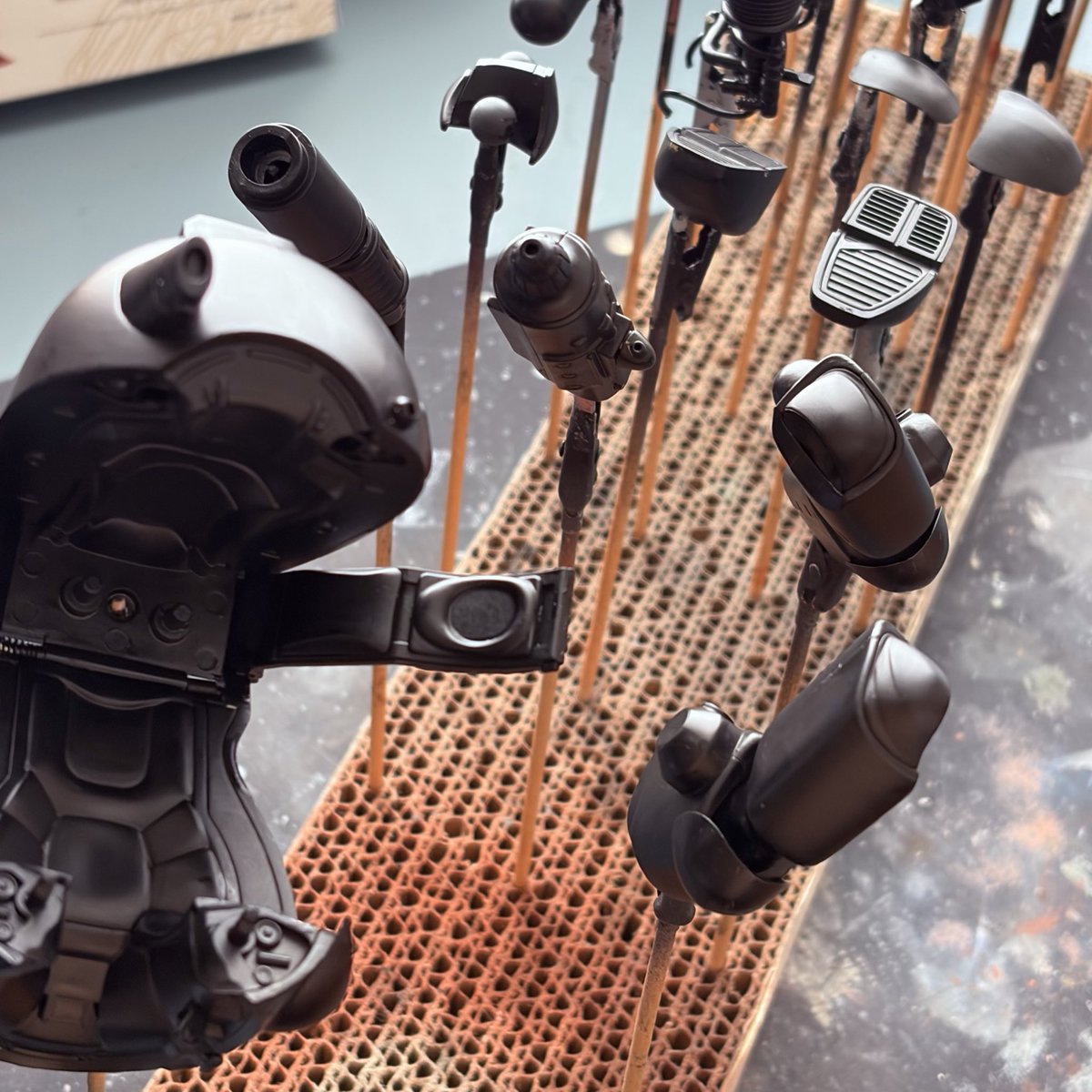 dyues5842's tweet image. WIP. 1 制作始め。
1/16 ファイアボール スカル迷彩ver.
#千値練
#マシーネンクリーガー
#Ma.K

だったのを、リペイントするため
できるだけ分解し、まず真っ黒で。
さてどうしましょうか。