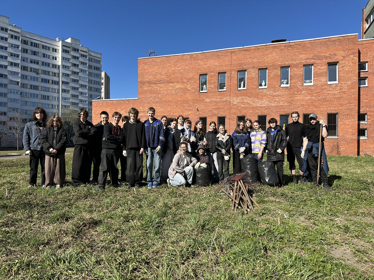 лиля́ кеба́б (lily churrasco) tweet media