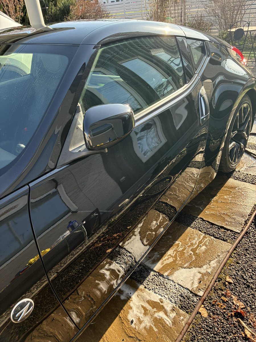 m1GG761IoD5719's tweet image. めっちゃ綺麗になった！
#34z #z #洗車 #日産　#黒