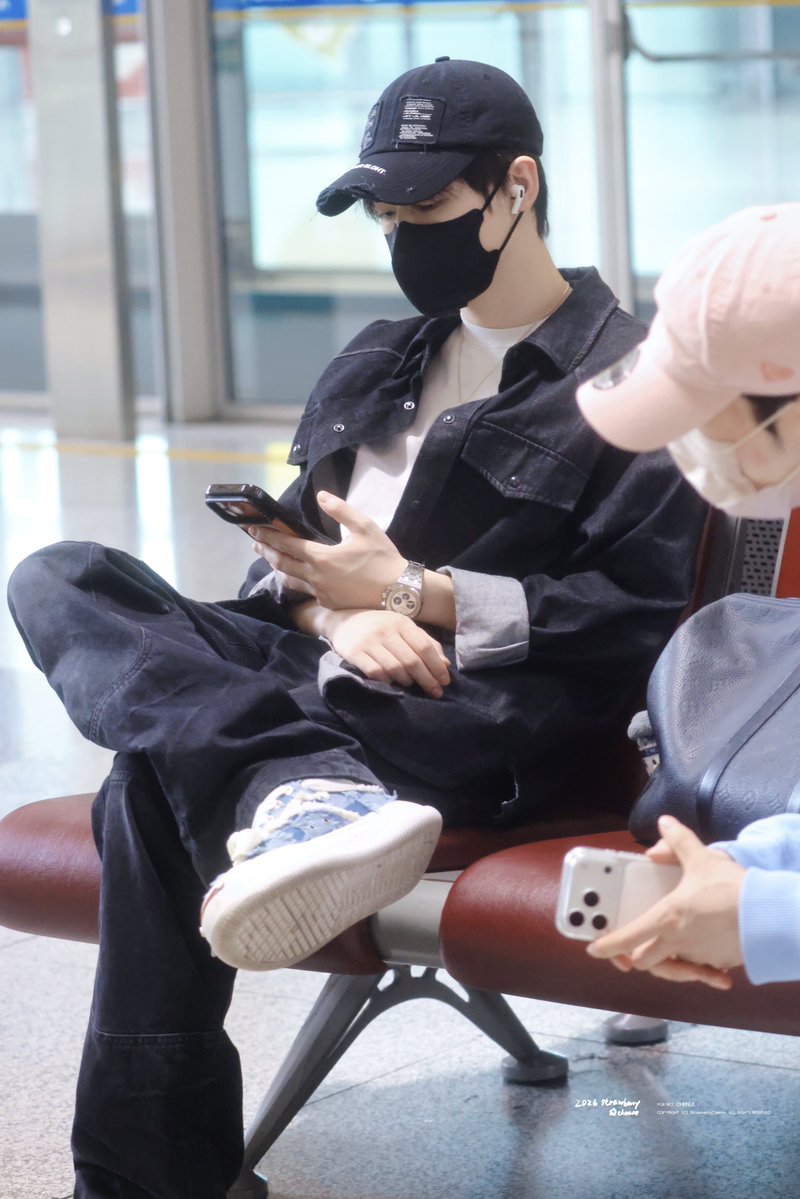 𝐒𝐭𝐫𝐚𝐰𝐛𝐞𝐫𝐫𝐲𝐂𝐡𝐞𝐞𝐬𝐞. tweet media