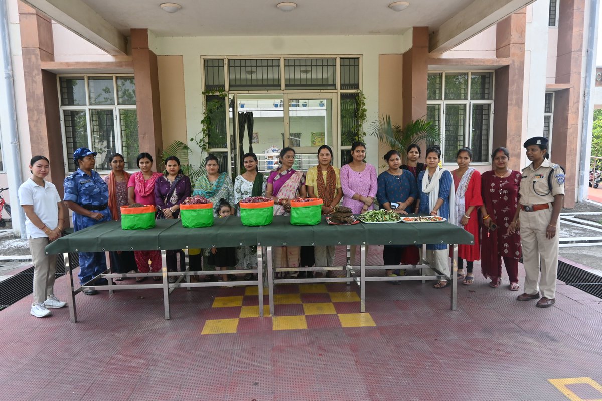 RCWA106RAF's tweet photo. RCWA 106 Bn RAF organized an Organic Product &amp; Upcycling Workshop, promoting sustainability and eco-awareness. Waste materials were transformed into useful items, encouraging creativity and responsible resource use.
#Sustainability #Upcycling #WasteToWealth #RAF #EcoFriendly https://t.co/kKKkkhpoYs