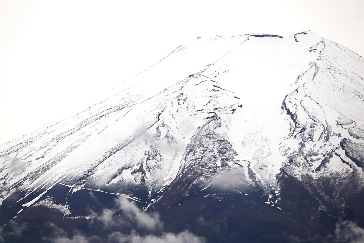 【通行禁止】冬季閉鎖中の富士山、オランダ人男性が下山中に滑落し足首骨折
news.livedoor.com/article/detail…

男性は午前6頃から一人で登山を開始し、約5時間後に登頂したが、下山中にバランスを崩して滑落。連絡を受けた日本国内の友人が同署に通報し、救助した。命に別条はないという。