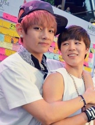 VMinvLivetoday's tweet photo. 13 Years and still the same fond smile from Jimin to his Taetae 😭😭😭😭😭

2013                                 2026 https://t.co/wMtAqJG063
