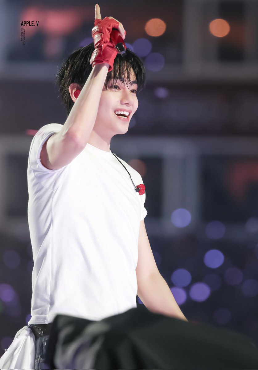 APPLE_V_KR's tweet image. ♡
260425
ARIRANG TOUR in TEMPA DAY1 
퇴장 끝까지 2층 3층 아미들에게 
안녕이라고 인사하던 김다정
태형아 오늘도 수고했어 💞 

#taehyung #BTSV #BTS
#BTS_ARIRANG_TOUR_TEMPA
💜