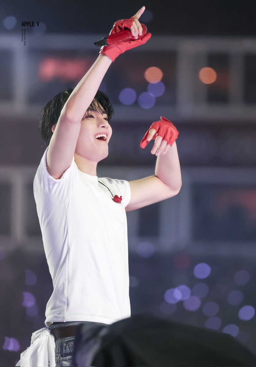 APPLE_V_KR's tweet image. ♡
260425
ARIRANG TOUR in TEMPA DAY1 
퇴장 끝까지 2층 3층 아미들에게 
안녕이라고 인사하던 김다정
태형아 오늘도 수고했어 💞 

#taehyung #BTSV #BTS
#BTS_ARIRANG_TOUR_TEMPA
💜