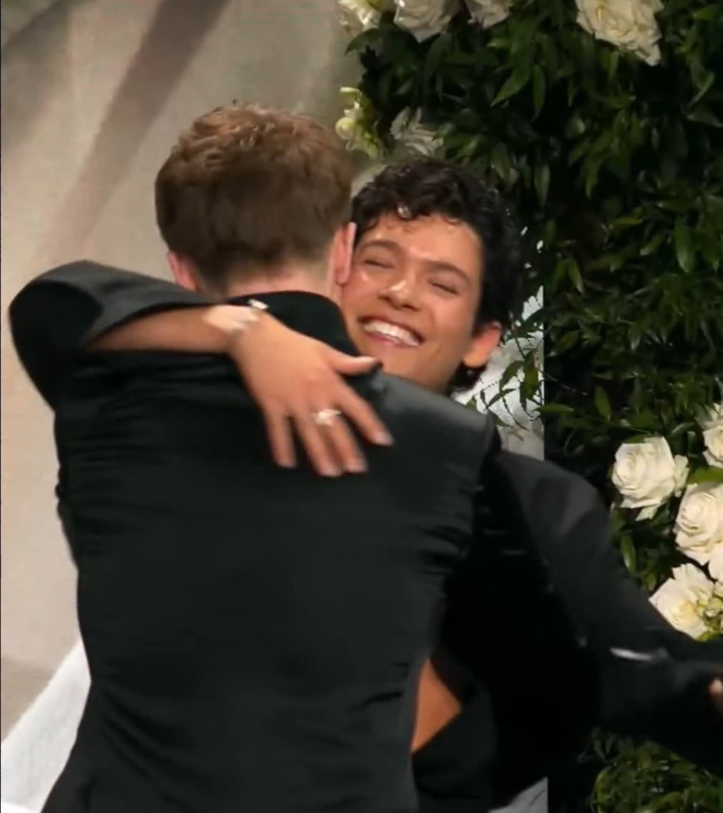 OmarRudbergEs_'s tweet photo. What happened on Friday was epic, exciting, surprising, beautiful, and deeply moving 💞
@OmarRudberg, you’re so beautiful inside and out… The way you love and take care of your people… You have a heart of gold 💖
Lo del viernes fue épico, emocionante, sorprendente, precioso y emotivo 💞
Omar eres tan bonito por fuera y por dentro... Como quieres y cuidas a los tuyos... Tienes un corazón de oro 💖