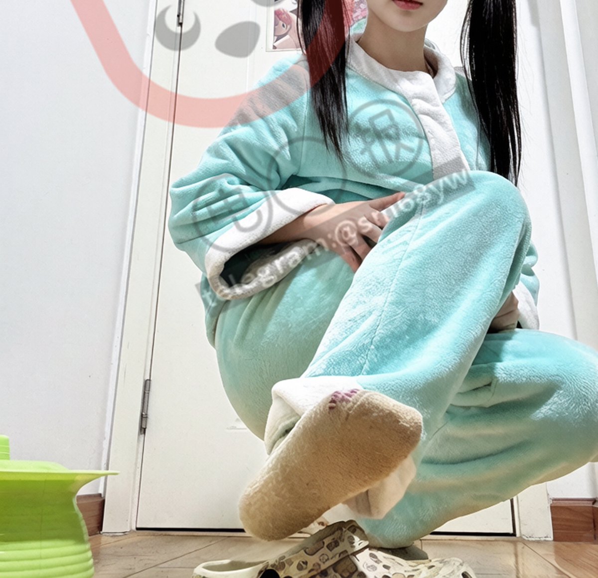 9Annz072's tweet photo. 零落成泥碾作尘，只有香如故。每天都是各种运动晨跑夜跑，遗传汗臭脚天选重口味圣脚，每次运动还得穿上有些难受的陈年靴垫，足足的味道生腌入味，底味儿超足。过程中的繁琐和辛苦都不重要，看到你品尝时的惊喜与悸动，一切都是值得的！山与海的馈赠都浓缩进你的鼻腔里！趁热享受吧 原味棉袜 #原味 https://t.co/a25GQVgWWS