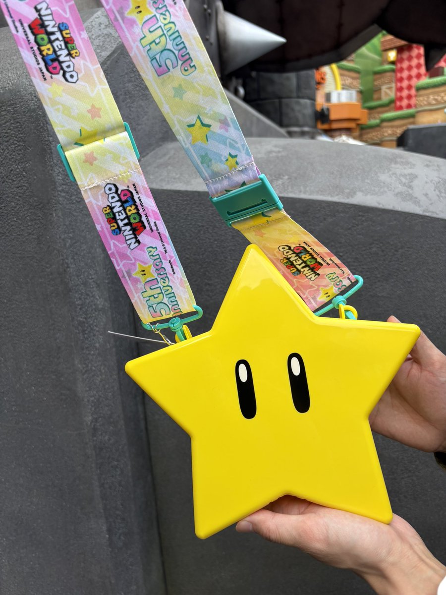 UU4515's tweet image. 5周年スターバケツ買ったら無敵のBGM流してもらえてハッピー
#USJファン