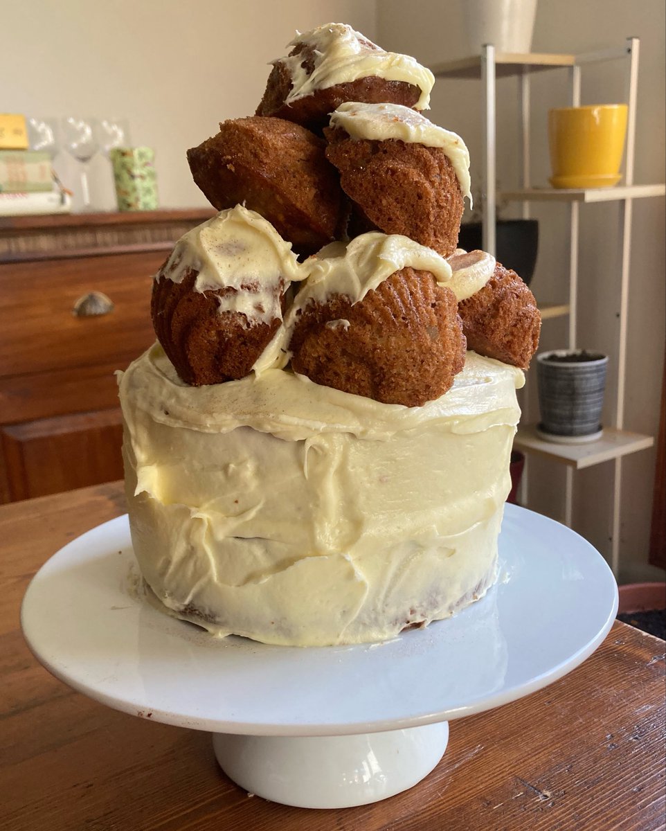 gomichild's tweet image. Hummingbird Cake with Coconut Cream Icing

#baking