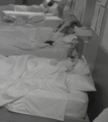 TEBII ESTA A 2 SEGUNDO DE BRINCAR A LA CAMA DE ALEXA  #LaCasaDeLosFamososCol3