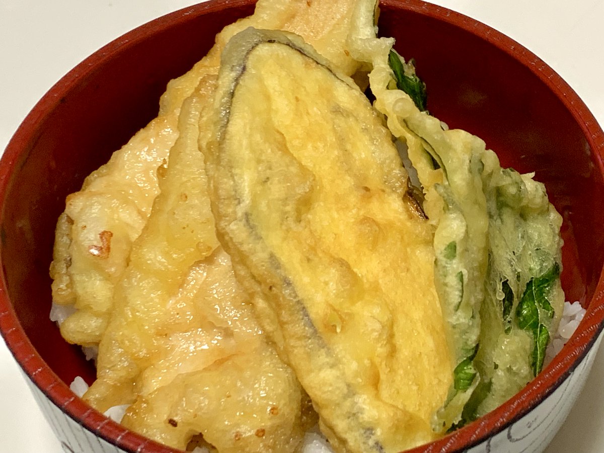 ＠もつ tweet media