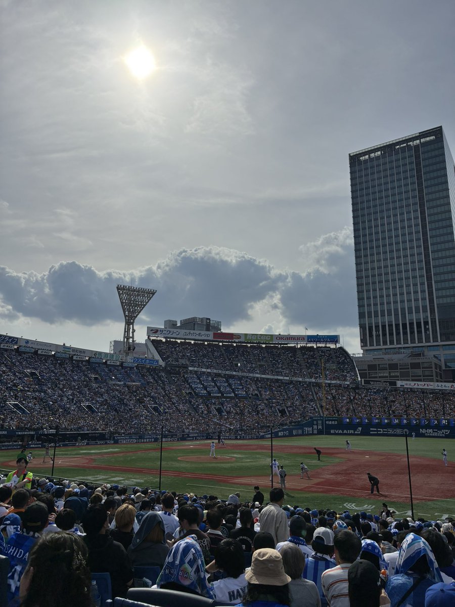 go0812's tweet photo. 初 #ハマスタ ♪
甲子園より狭いけど天気良いし最高 ♪
ベイスターズファンは治安も良いからリスペ !!!
ヨッシーありがとう !!!
@TokyoGiants 
@ydb_yokohama https://t.co/fDo34A9VBS