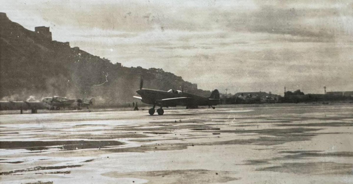 Spitfire AA810 tweet media