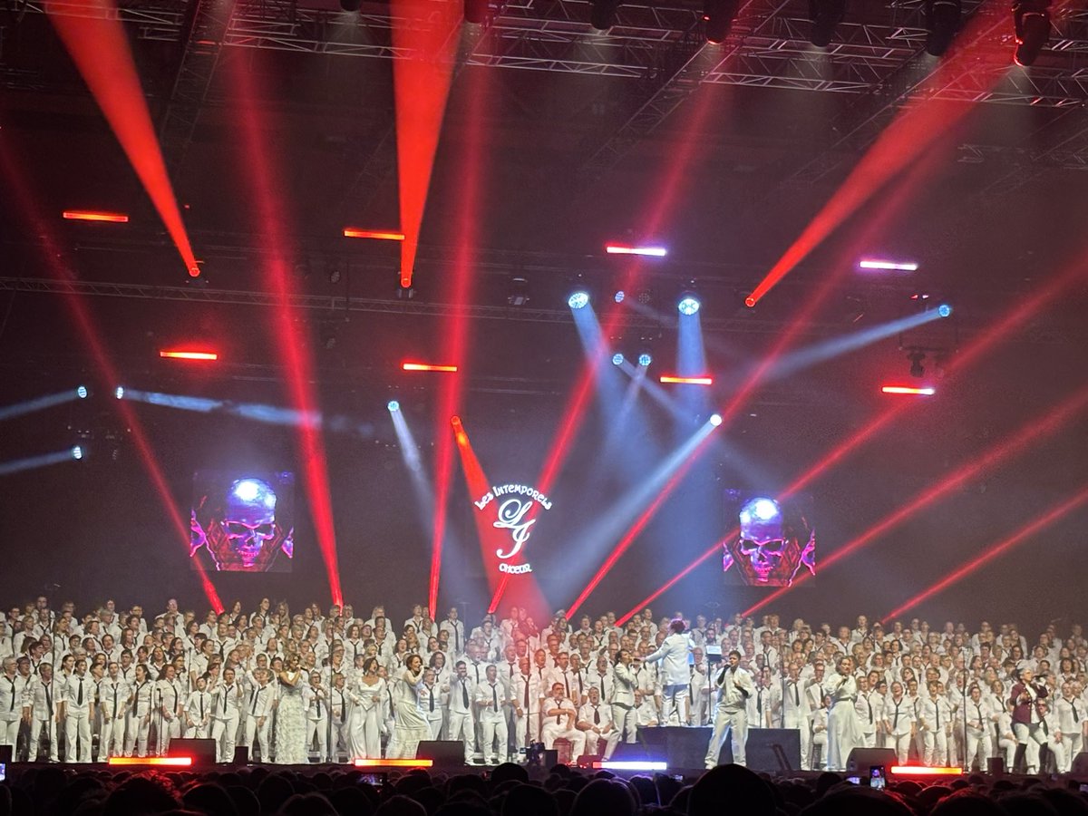 christinetaffo1's tweet image. Un chœur de 400 personnes a fait vibrer Antarès #lesintemporels #lemans
Une très belle interprétation de Mylène Farmer et de Johnny Hallyday accompagnée de messages de paix, de fraternité tt en mettant en avant l’inclusion, notamment avec la prestation d’élèves malentendants. 👏🏻