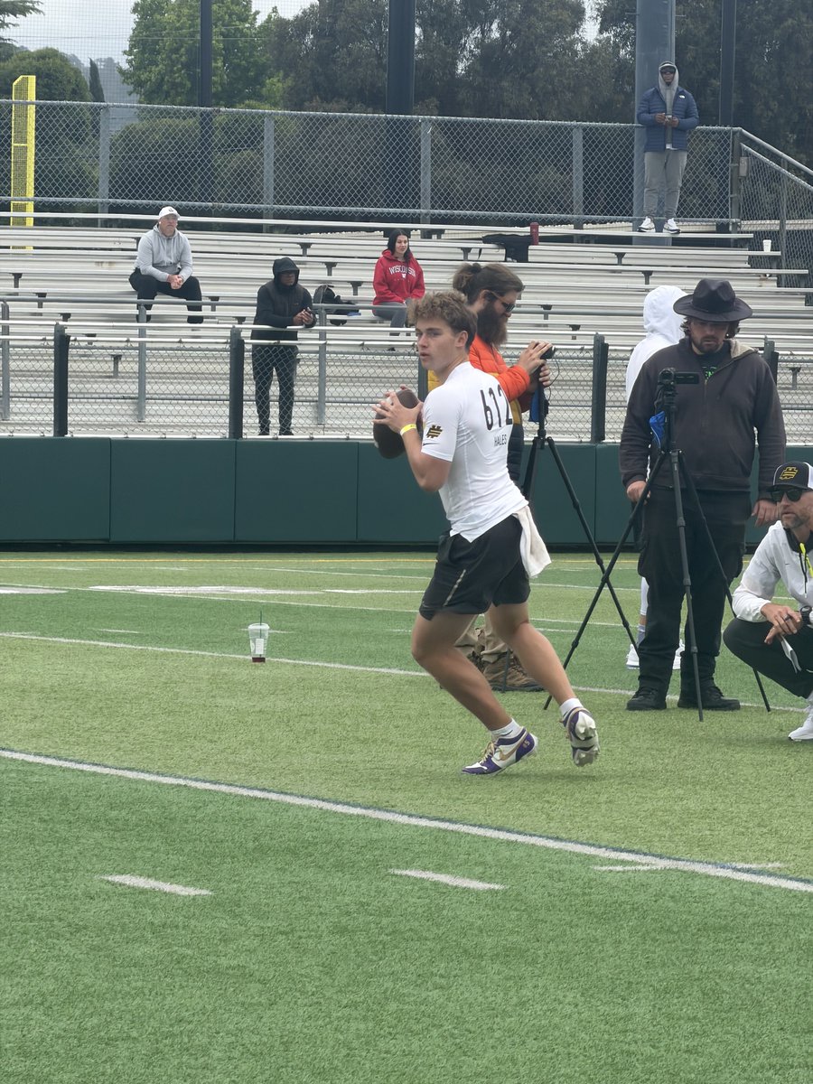 JUSTCHILLY's tweet photo. 2026 Elite 11 Oakland

Queen Creek (AZ) QB Sawyer Hales might have been the top underclassmen at the event.. Arm strength looked good, and threw consistent to all levels.. https://t.co/XWXjllCexG