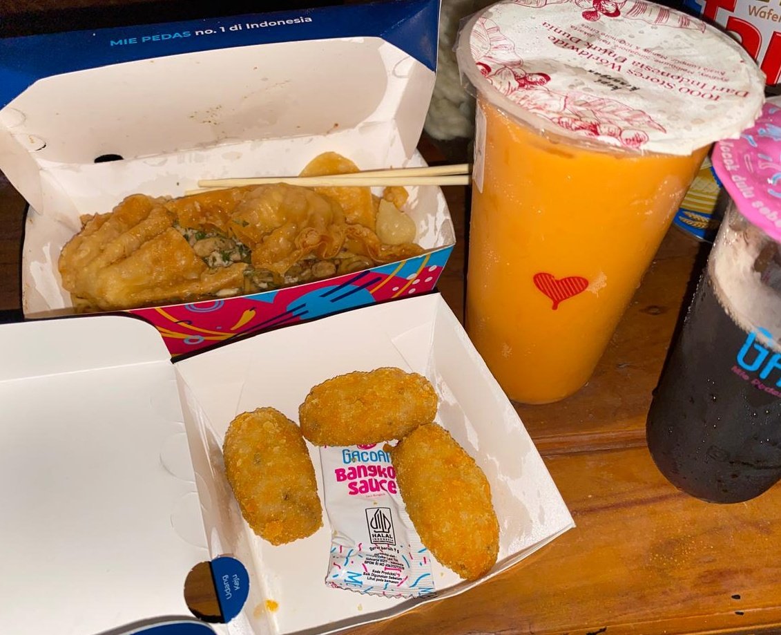 ra ᡣ𐭩 tweet media