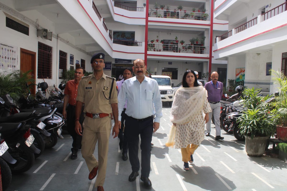 DM Meerut tweet media