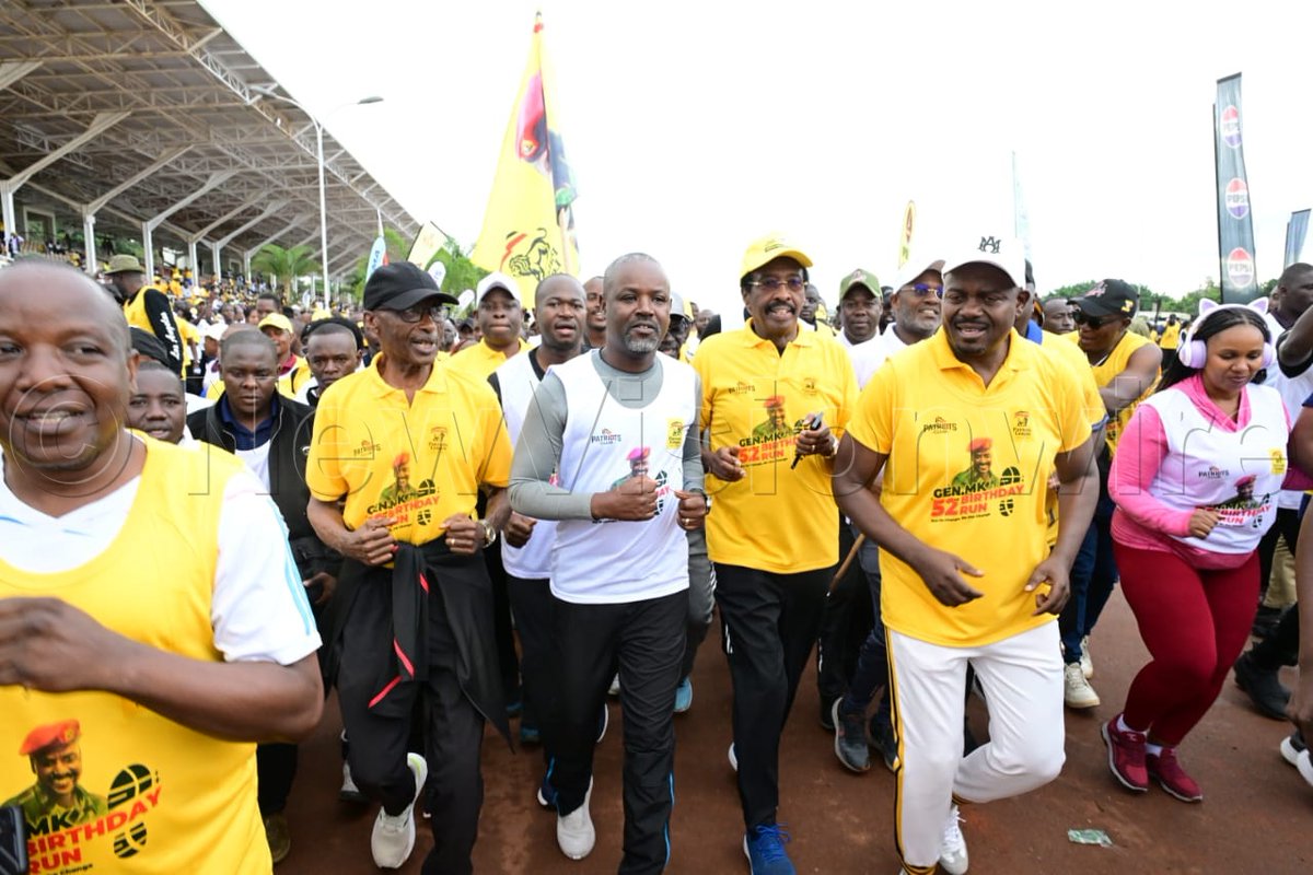 newvisionwire's tweet photo. Former IGP Gen Kale Kayihura joins Deputy Speaker @Thomas_Tayebwa for the Gen. MK 52nd Birthday Run. #GenMKBirthdayRun
#MKat52
@DaudiKabanda
@mkainerugab
@DirectoratePlu
📷Eddie Ssejjoba https://t.co/H1C4HG7BSg