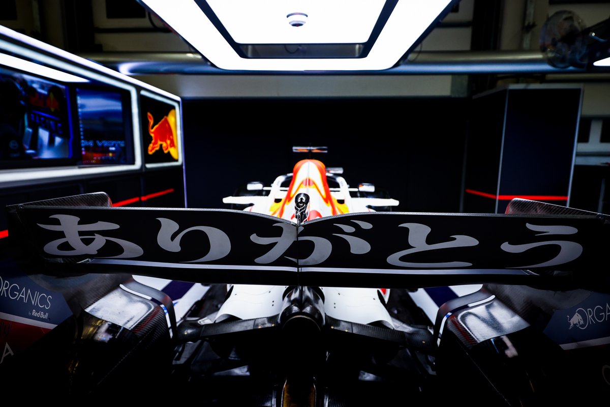 redbullmotorJP's tweet image. 「2027年、トルコGP復活」
そのニュースで思い出すのは… 

Hondaへの感謝と敬意をまとった
伝説の白いRB16B🇯🇵 

#RedBull #翼をさずける #F1jp